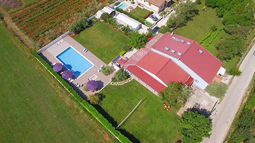 Blick aus der Luftperspektive - Wanderlust Istra Hostel