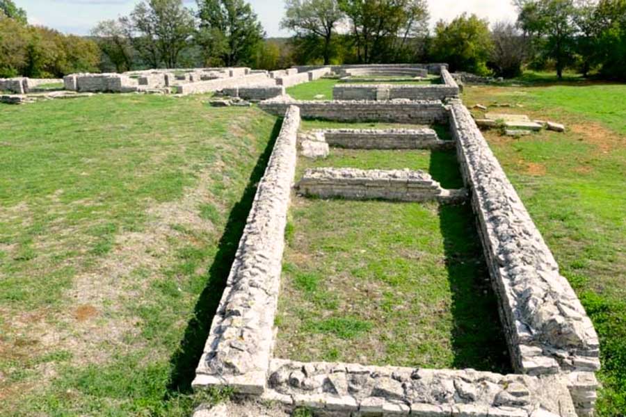 archäologischer Standort Nezakcij - Vizače