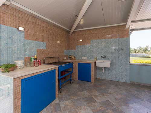 vanjski roštilj - Außengrill- überdachte Terrasse