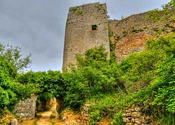 Dvigrad, alte verlassene mittelalterliche Stadt bei Rovinj