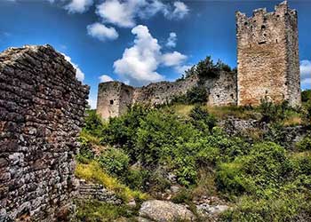 Dvigrad, alte verlassene mittelalterliche Stadt bei Rovinj