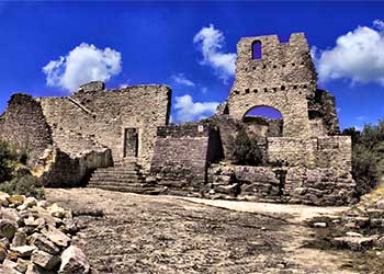 Dvigrad, alte verlassene mittelalterliche Stadt bei Rovinj