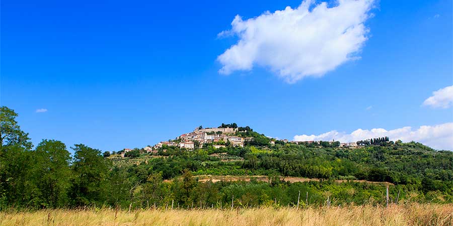 Motovun – von Mauern umgebenes Städtchen, alle istrischen Reize verflochten