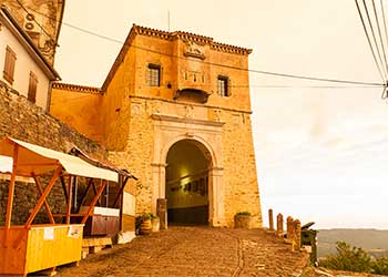 Motovun – von Mauern umgebenes Städtchen, alle istrischen Reize verflochten